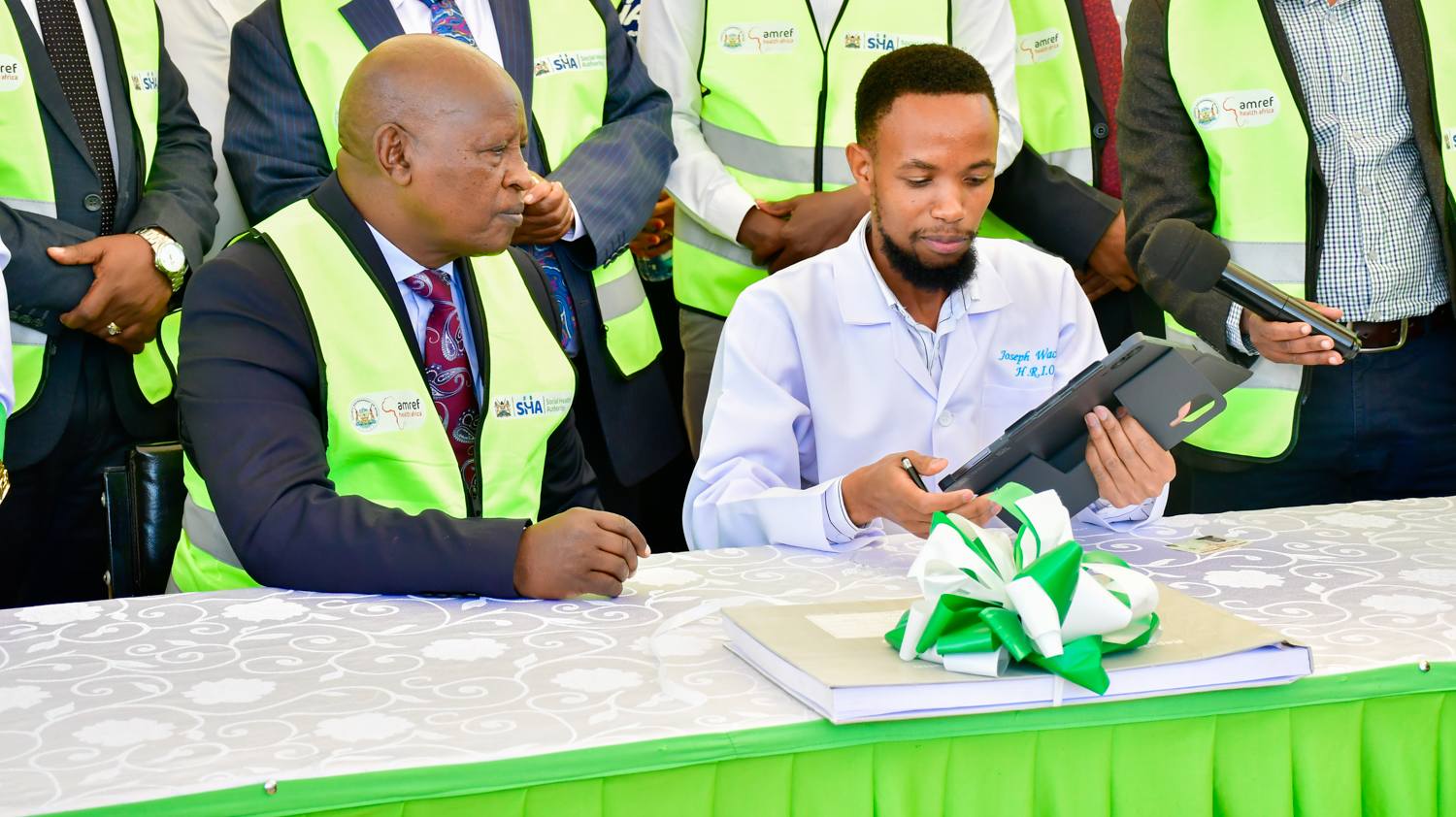 Governor with HRIO at SHA launch